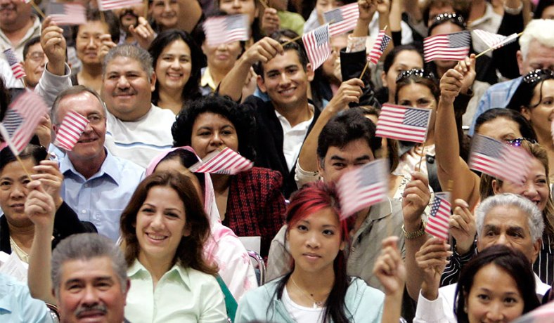 Потомки французских эмигрантов составляют значительную часть населения. Иммигранты в США. Американские эмигранты. США Страна иммигрантов. Америка Страна эмигрантов.